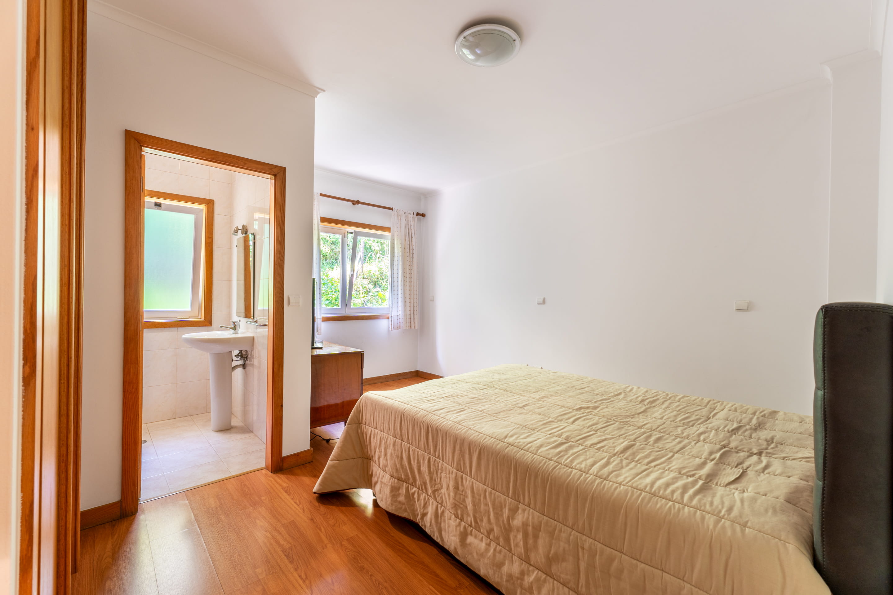 O privilégio e o conforto das quatro suites. 5