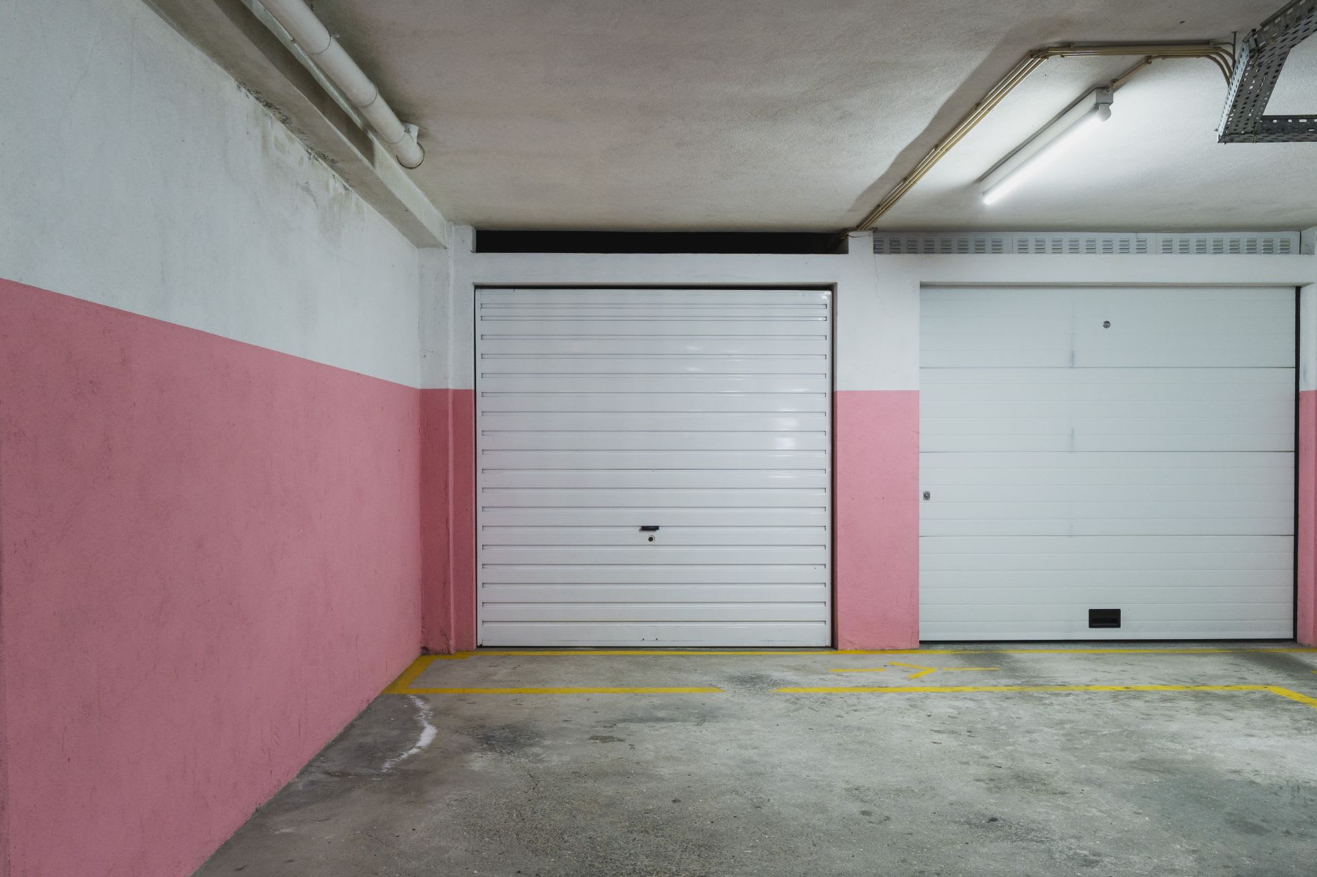 Segurança e conveniência com garagem privativa. 2